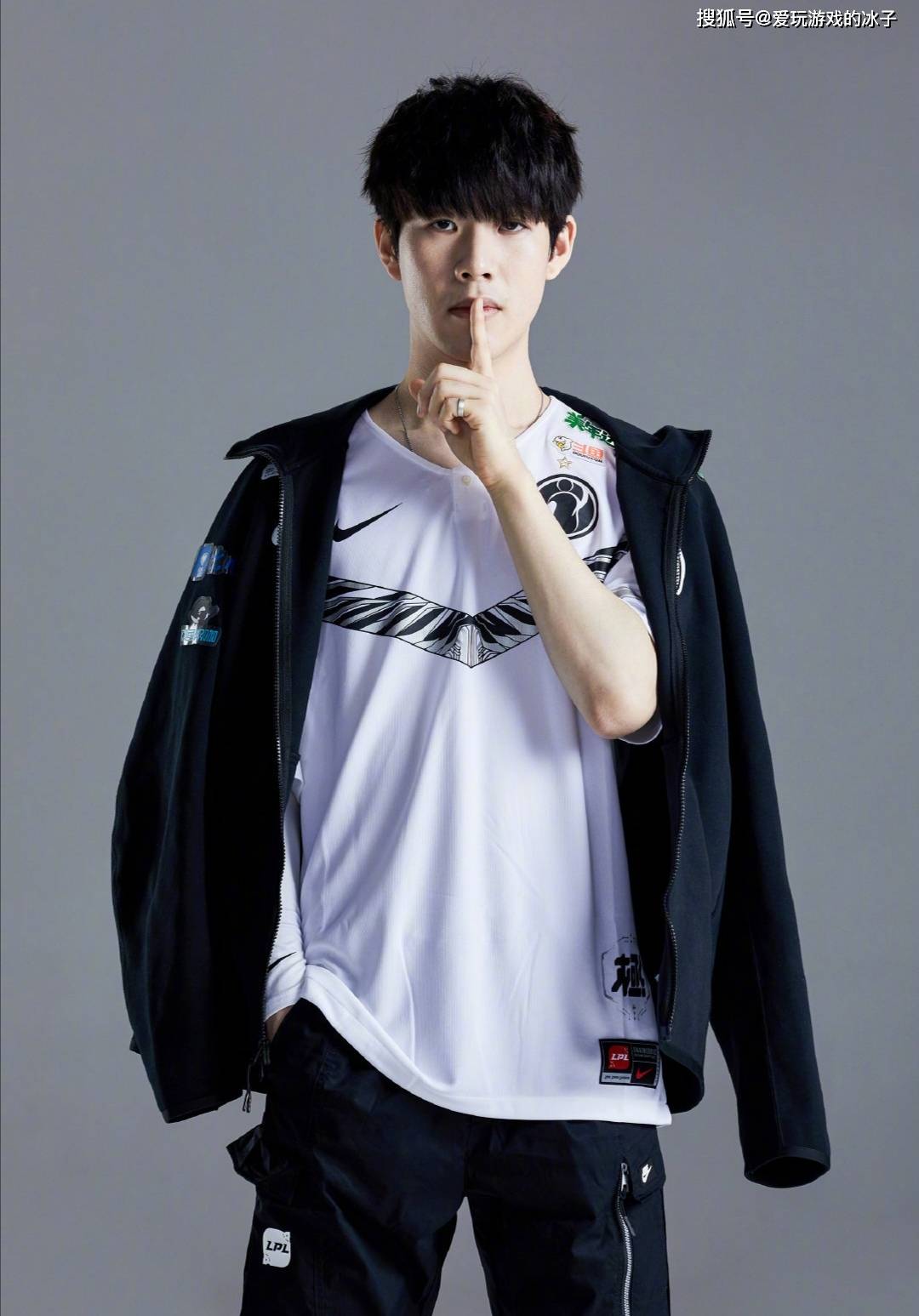 纸面走向收 纸面走向收